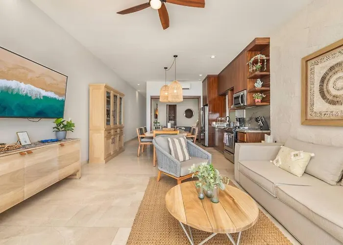 Unique Front With Concierge *